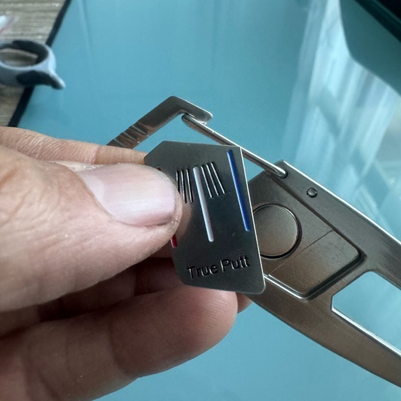 Golf divot repair tool with ball marker - Picture 7 of 7